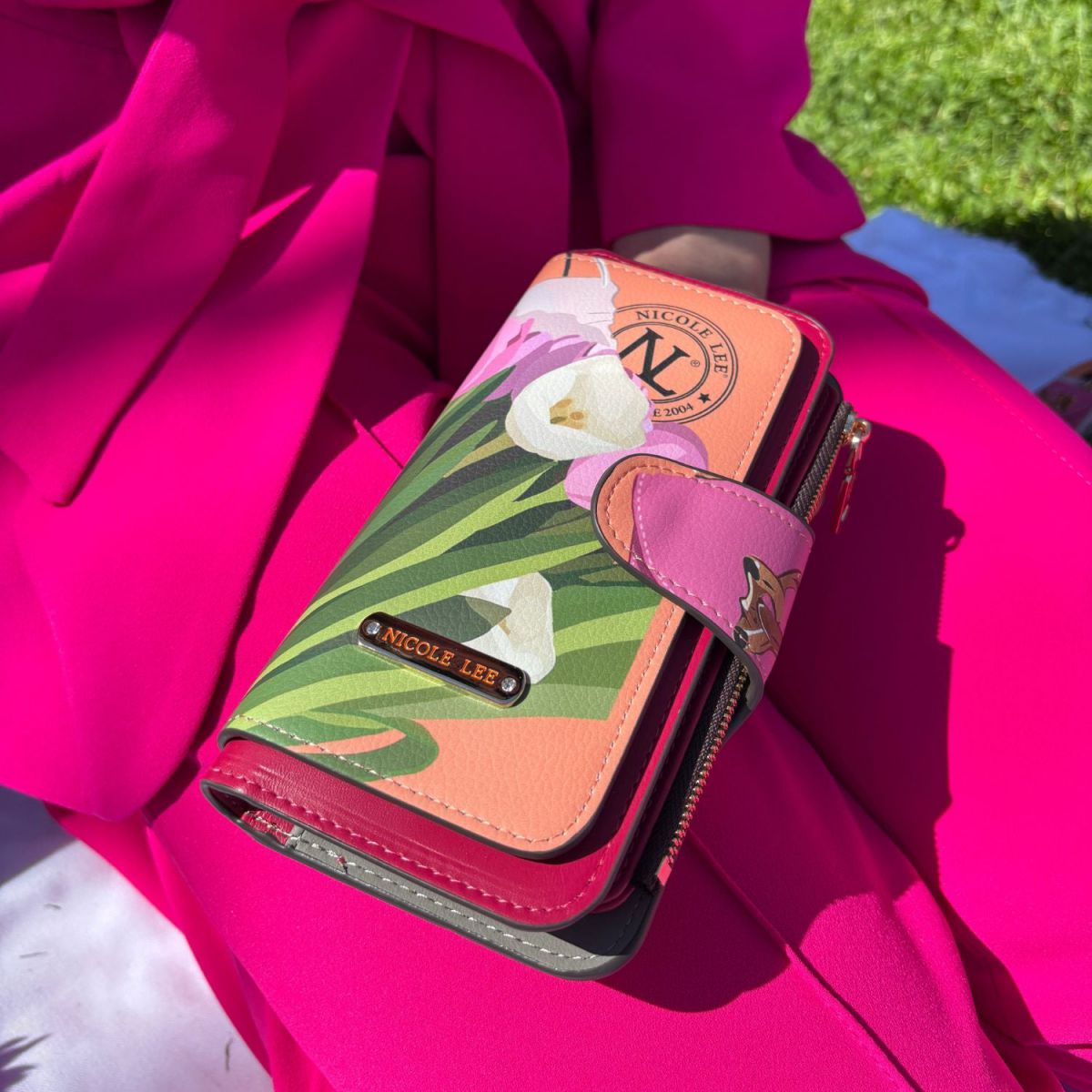 NOVČANIK KOPČA NICOLE LEE PRT7703 VIOLET BLOSSOM SS2025